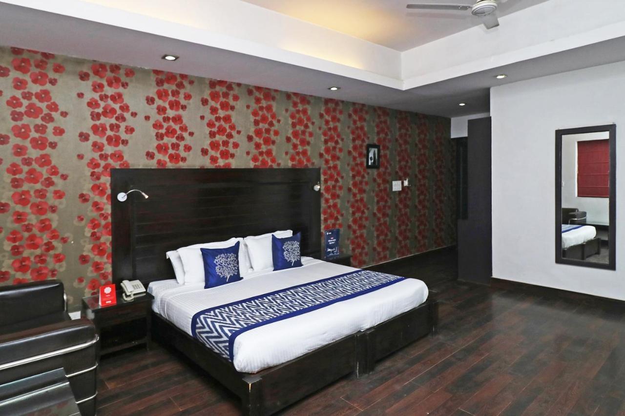 Hotel Chalet Új-Delhi Kültér fotó