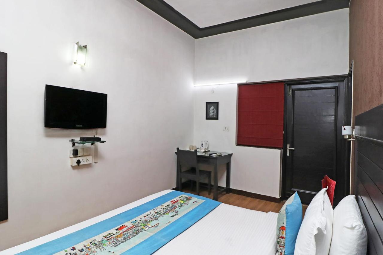 Hotel Chalet Új-Delhi Kültér fotó