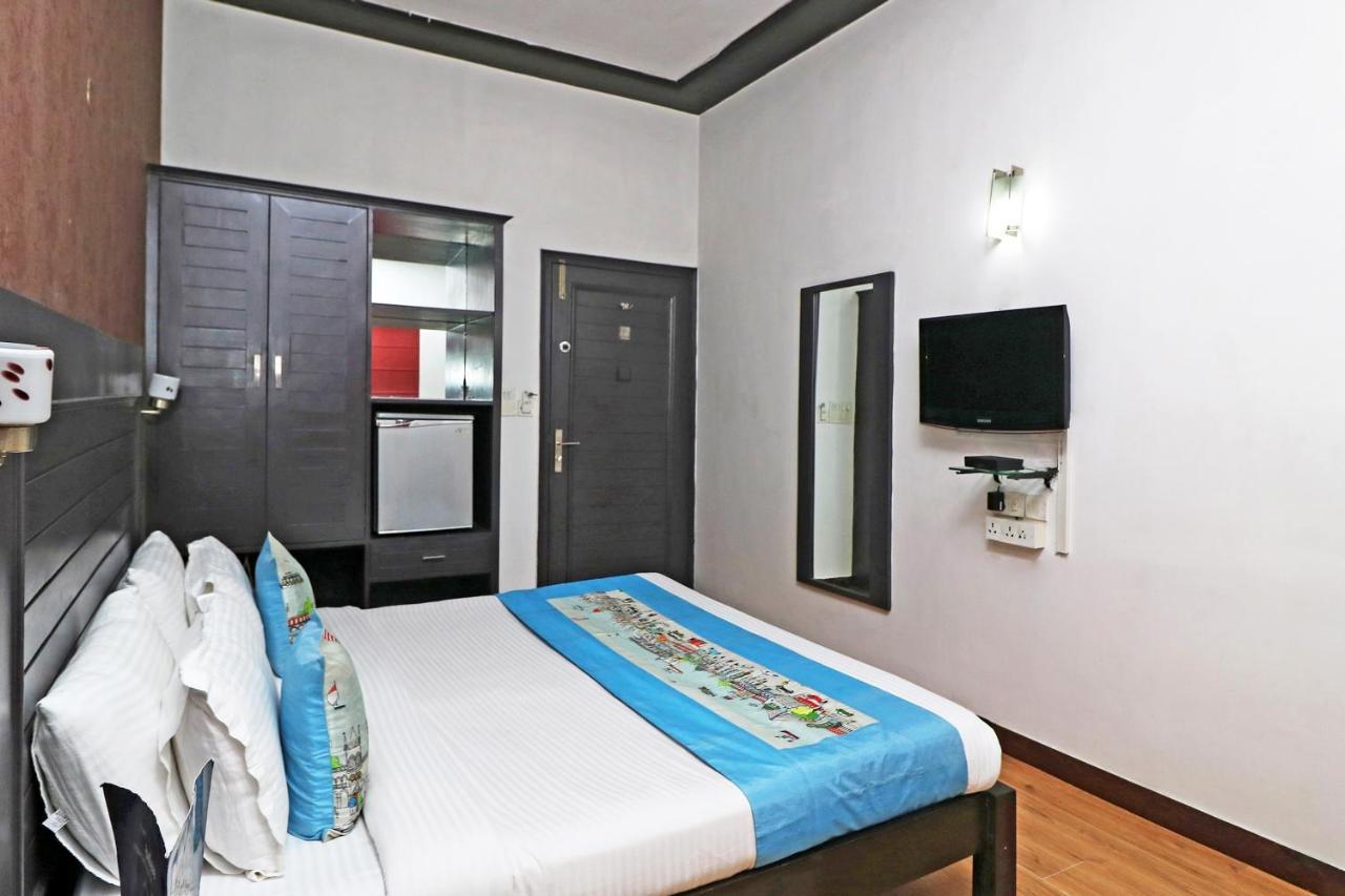 Hotel Chalet Új-Delhi Kültér fotó