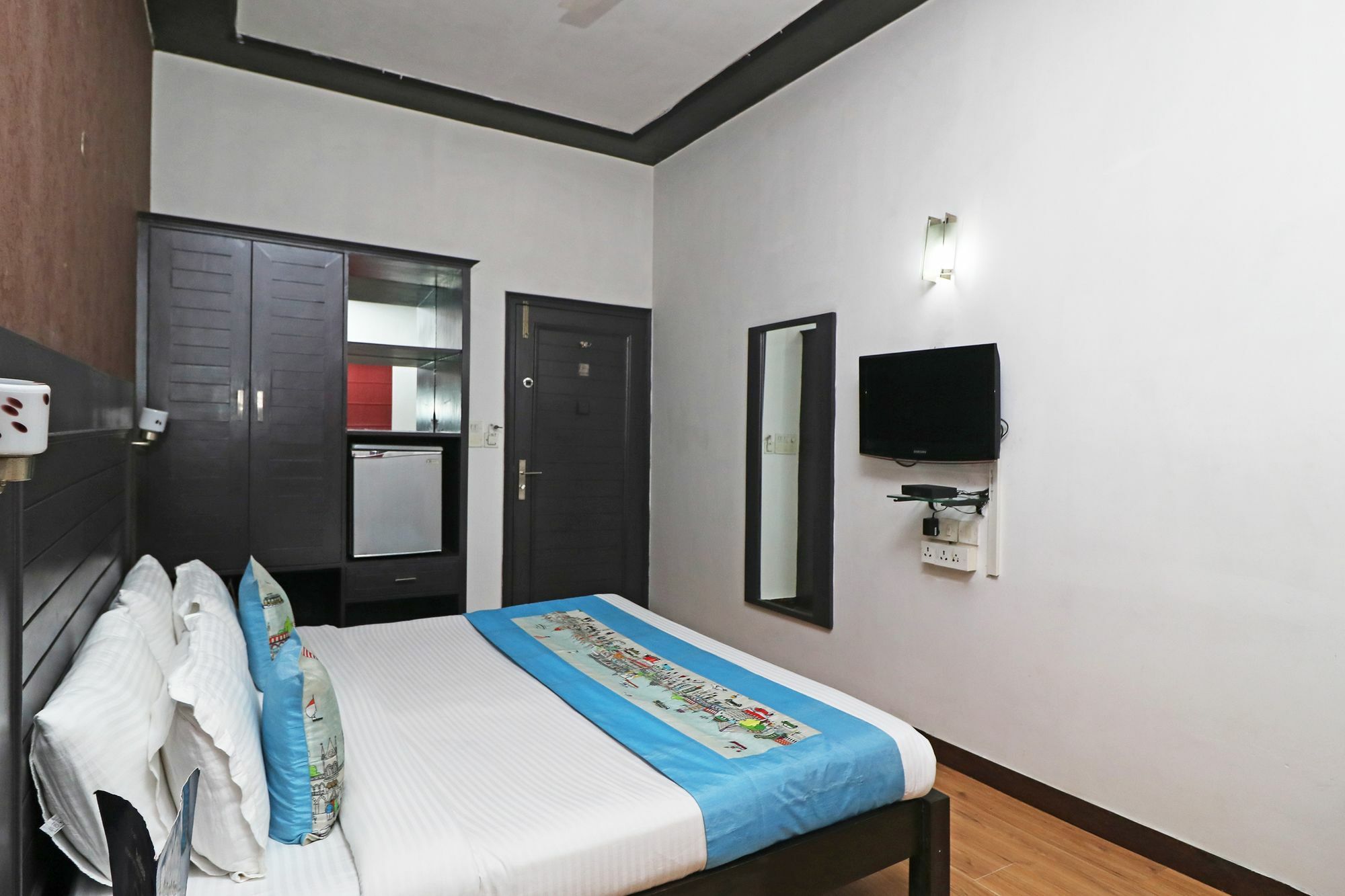 Hotel Chalet Új-Delhi Kültér fotó
