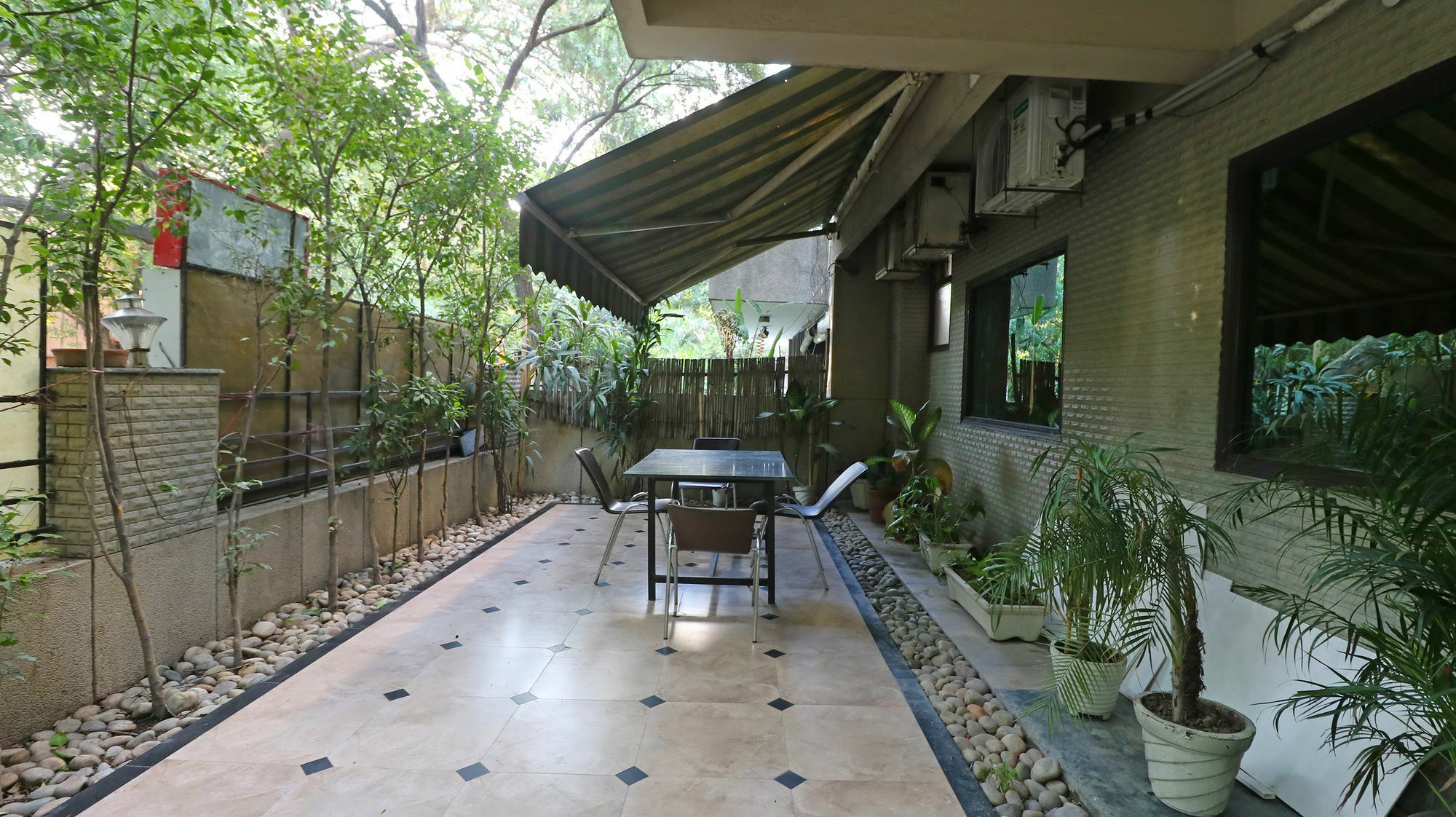 Hotel Chalet Új-Delhi Kültér fotó
