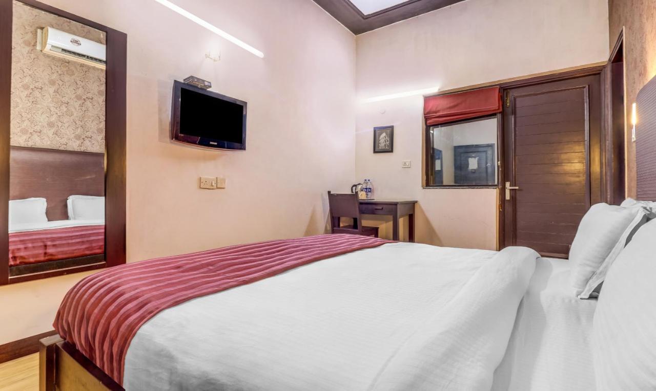 Hotel Chalet Új-Delhi Kültér fotó